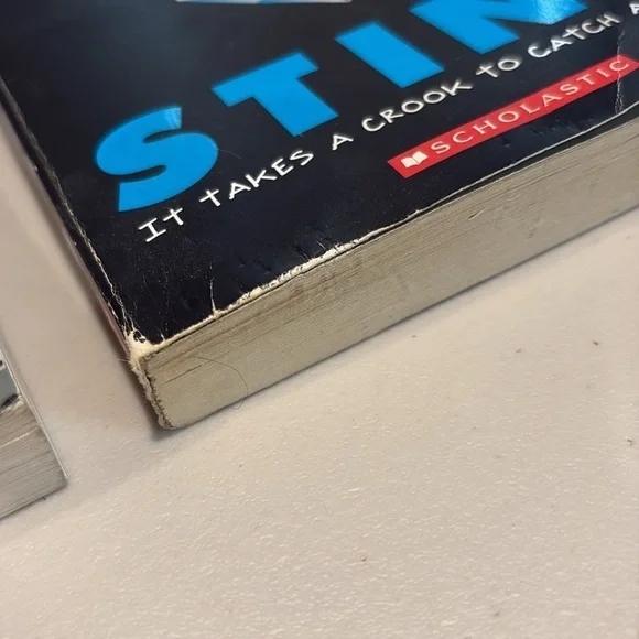 Jude Watson 'Loot' and 'Sting' Books - Picture 3 of 5